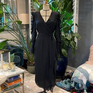 <<Slinky•Wrap•Dress>>